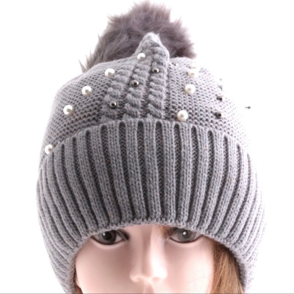 🛍🆕EMBELLISHED GRAY KNIT BEANIE HAT